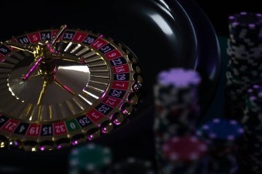 Diamond Empire slot game interface on koitoto88 mobile showing gem symbols and reel layout